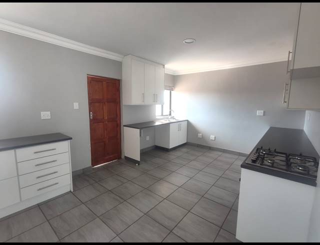 3 BEDROOM TOWNHOUSE RENTED IN ARCON PARK